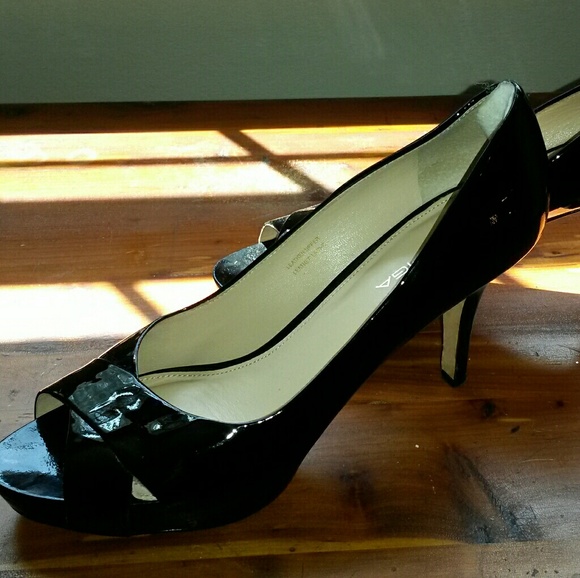 via spiga peep toe pumps